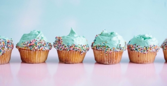 How to charge for cakes at an independent bakery