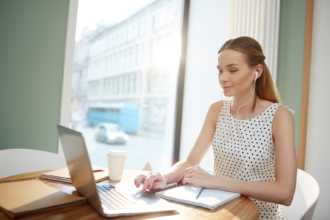 How to create a remote employee onboarding checklist