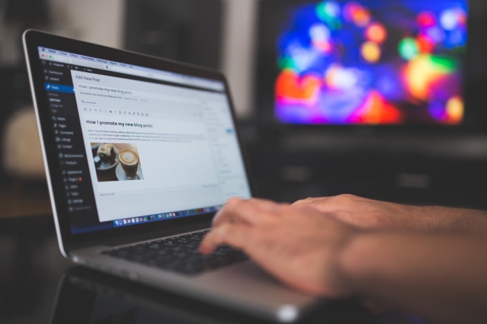 How to create a blog survey to engage your readers