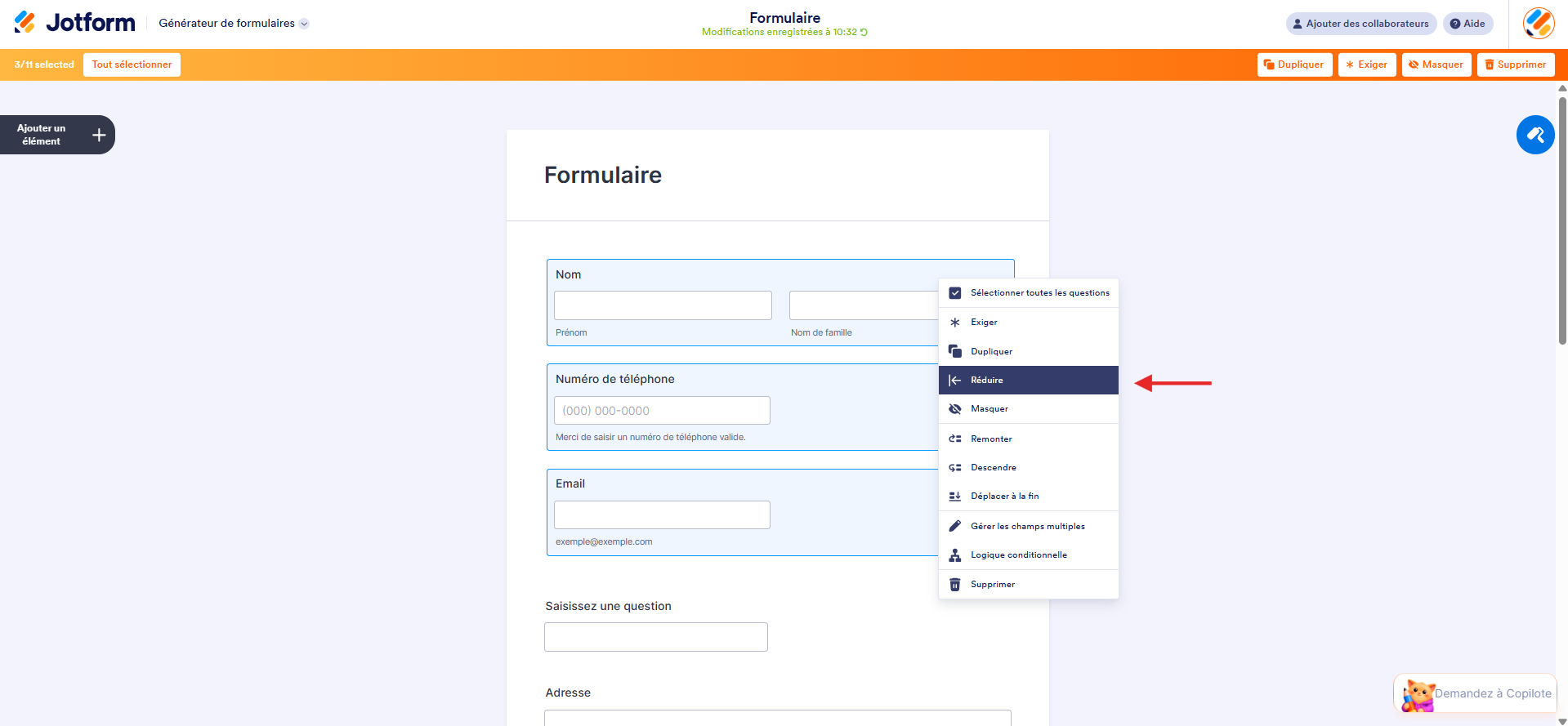 Capture d'écran d'un formulaire dans le Générateur de formulaires Jotform avec trois éléments sélectionnés et une flèche vers Réduire dans le menu contextuel ouvert de l'un des éléments