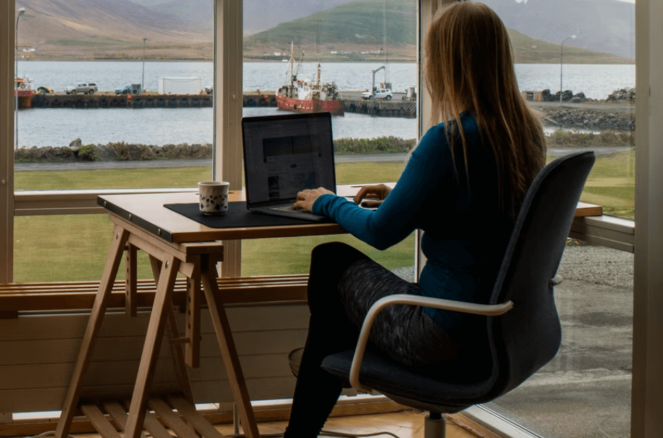 Who benefits from Airtable?