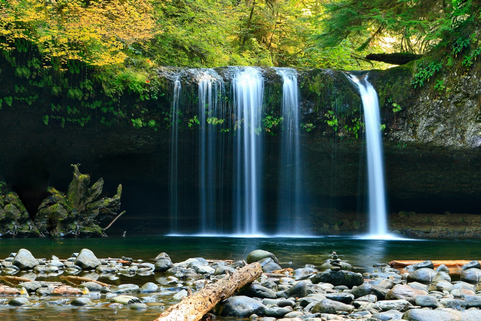 40 Beautiful Examples of Waterfalls Photography | The Jotform Blog