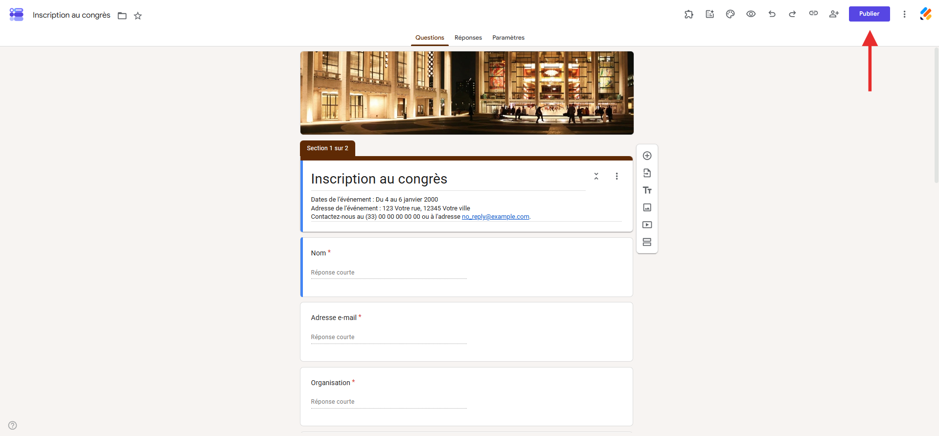 Capture d'écran d'un formulaire dans l'interface Google Forms avec une flèche vers le bouton Publier