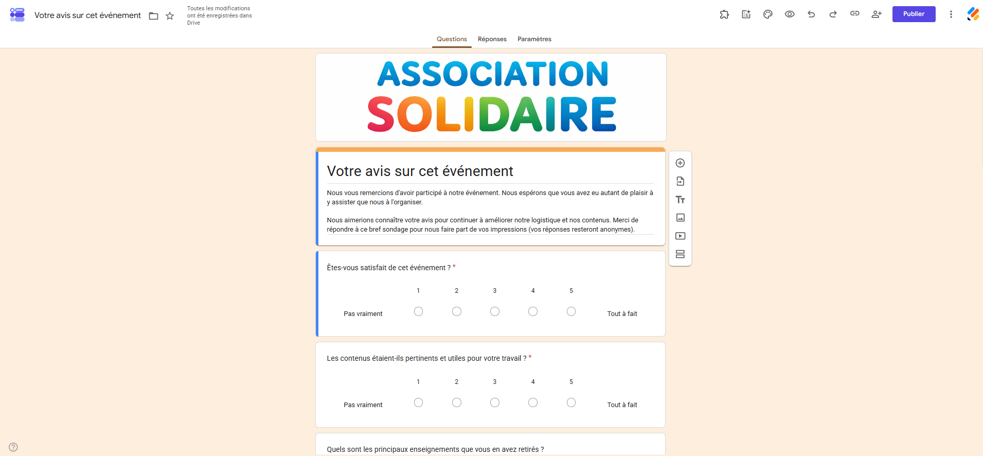 Capture d'écran du formulaire avec un nouvel en-tête dans Google Forms