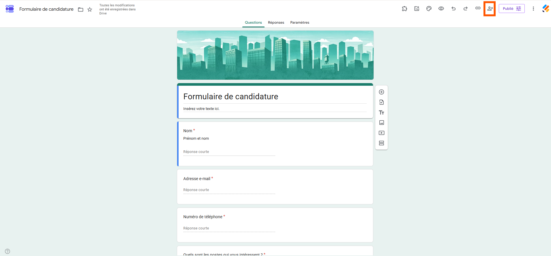 Capture d'écran de l'interface Google Forms avec un formulaire et un encadré autour de l'icône Partager