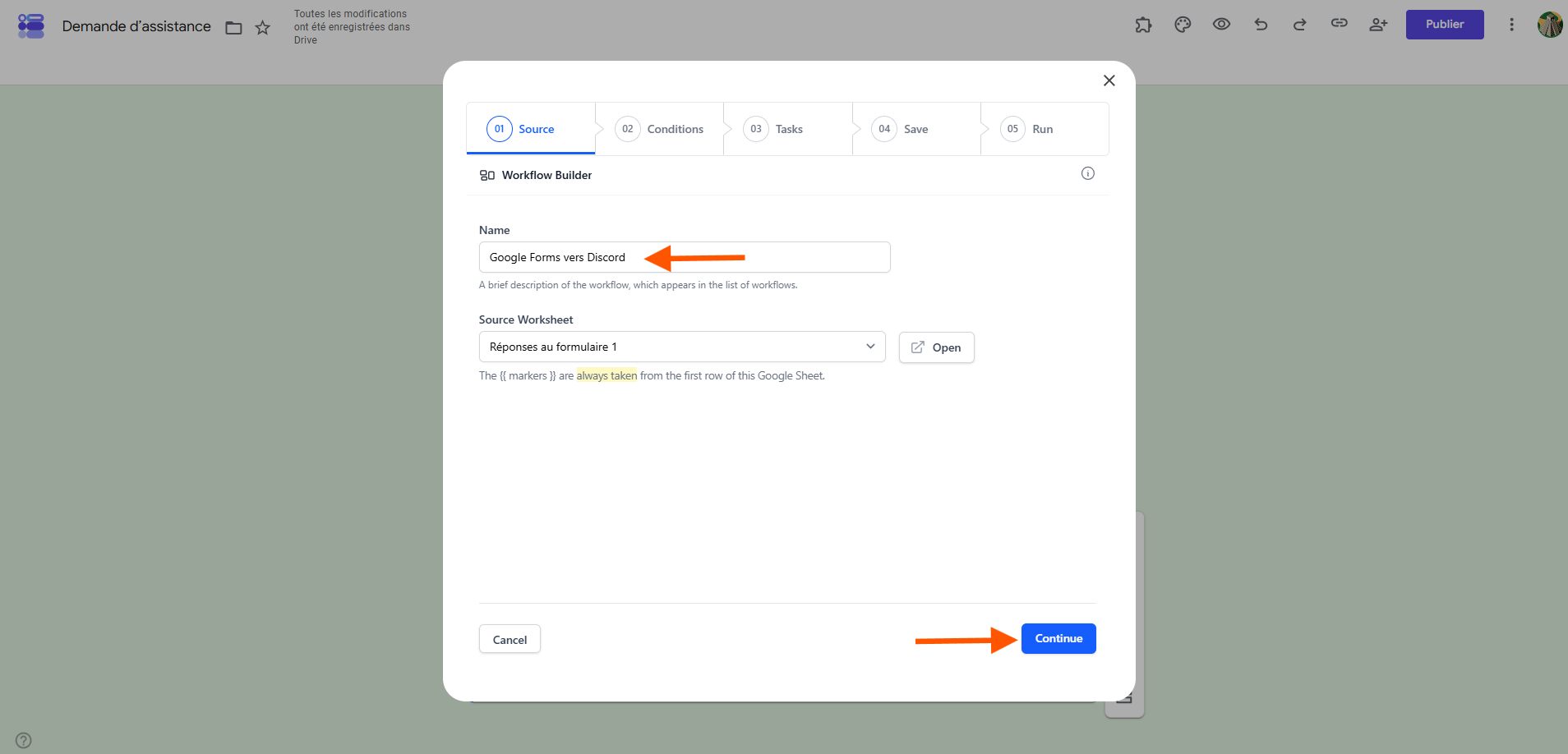 Capture d'écran de la page de création du workflow dans la fenêtre Document Studio dans Google Forms avec une flèche vers le nom du workflow et une autre vers le bouton Continuer