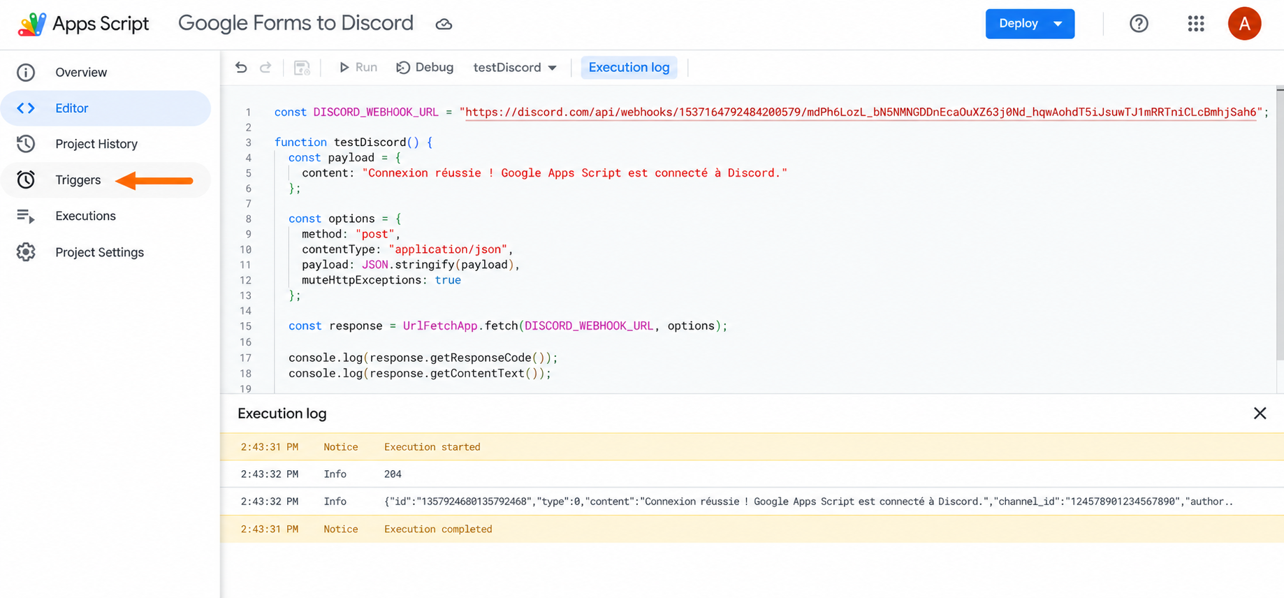 Éditeur Google Apps Script affichant le test réussi de la connexion à Discord et l’onglet « Triggers » pour configurer le déclencheur