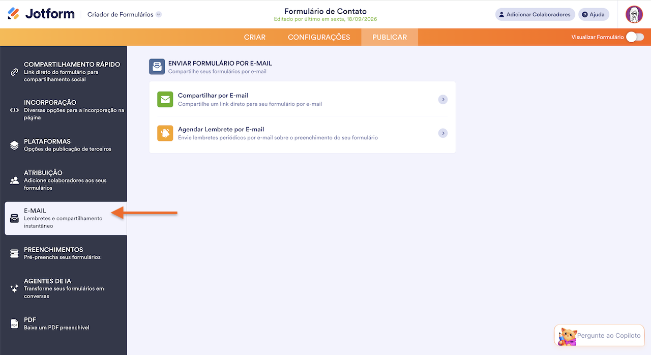 Página "Publicar" do Jotform, com a opção "E-mail" destacada no menu lateral e as opções de compartilhamento e lembretes por e-mail exibidas