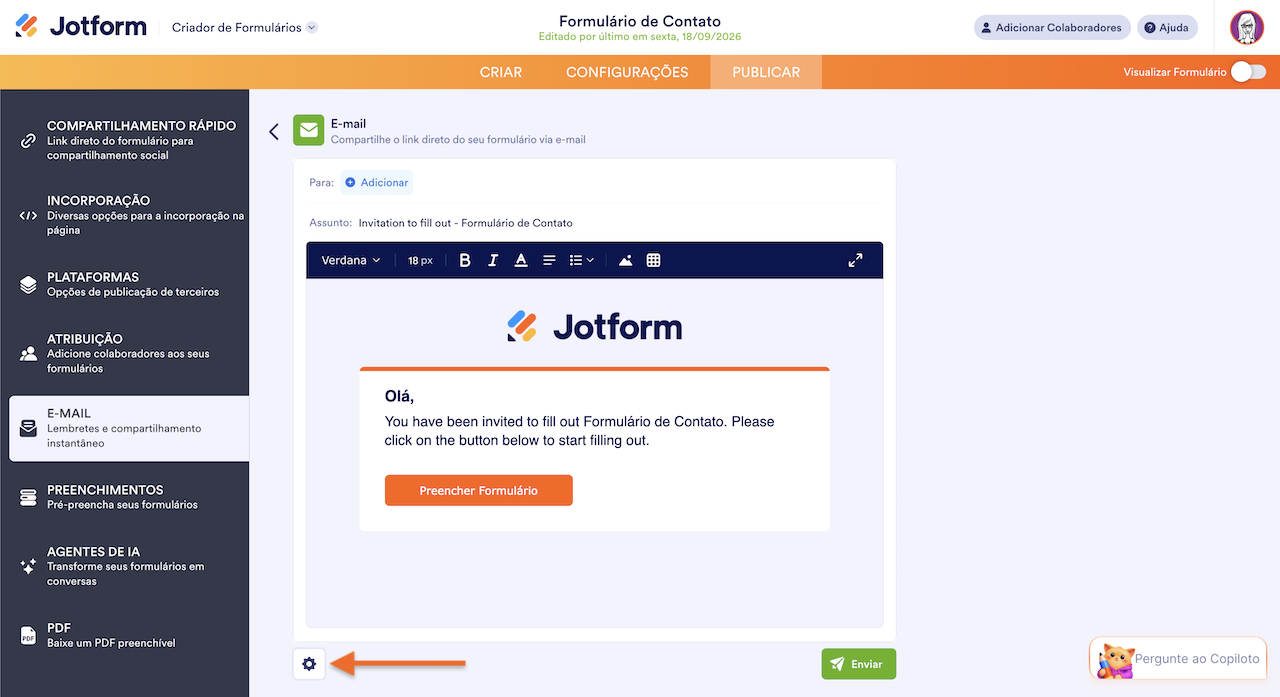 Página de envio por e-mail do Jotform, com o ícone de configurações destacado na parte inferior do editor de mensagem
