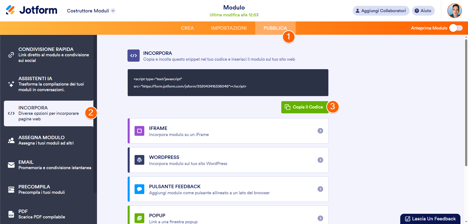 Screenshot del Costruttore di Moduli di Jotform che mostra la scheda Incorpora e il bottone Copia il Codice in evidenza