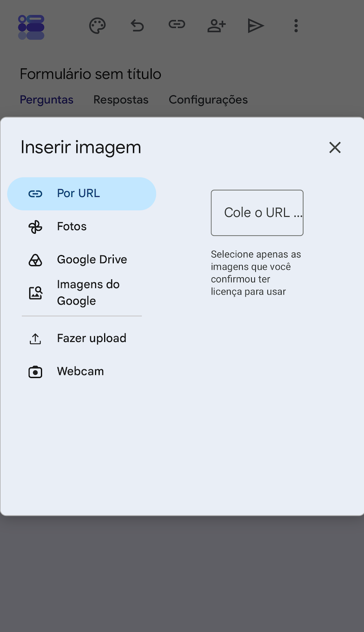 Interface de upload de imagem no Formulários Google visualizada em um iPhone, com guias para diferentes fontes de upload