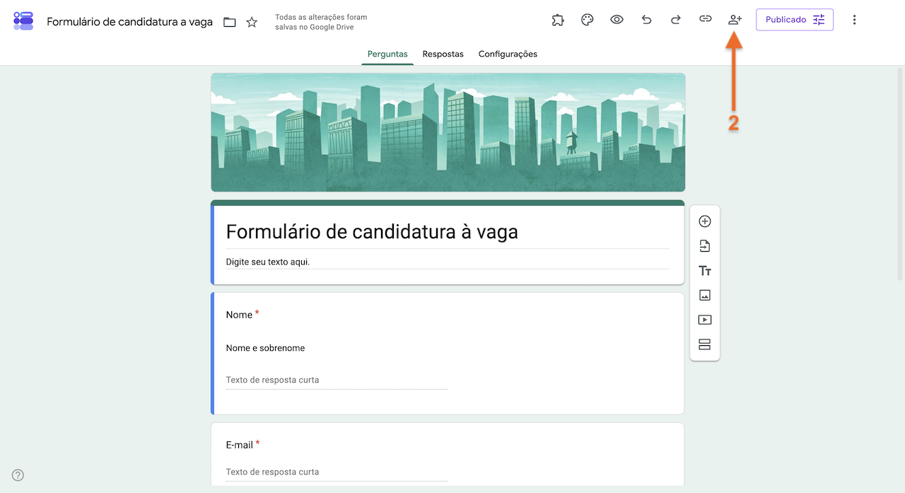 Formulários Google com o botão "Compartilhar" destacado no canto superior direito do formulário de candidatura à vaga