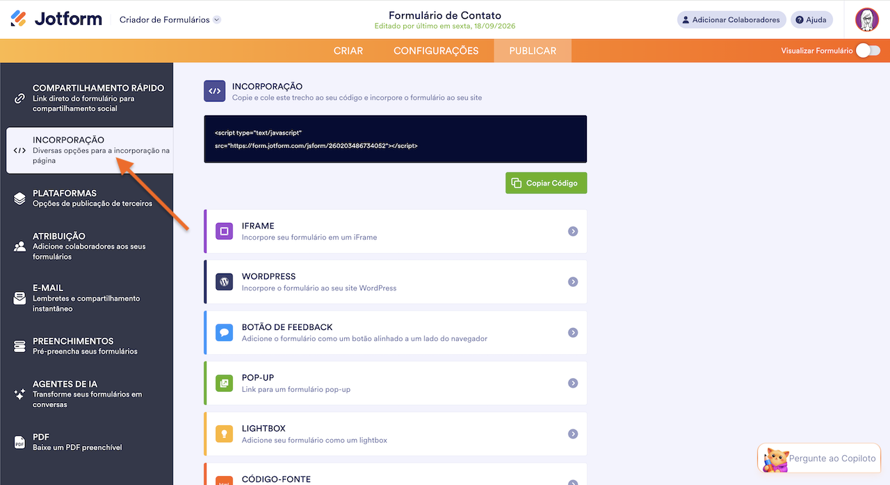 Página "Publicar" do Jotform, com a opção "Incorporação" selecionada e o código de incorporação do formulário exibido, além das opções de iframe, WordPress, botão de feedback, pop-up e lightbox