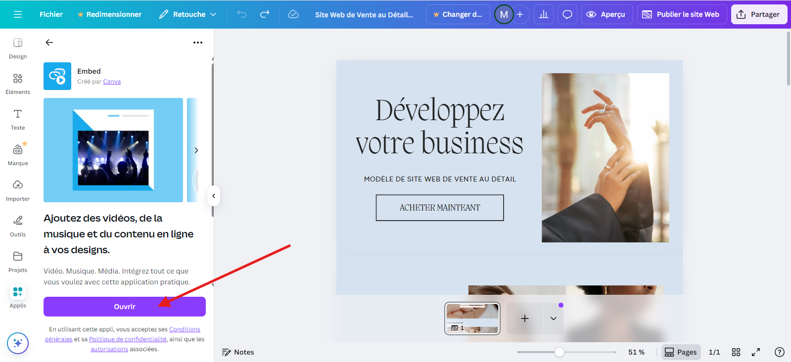 Capture d’écran d’un projet de site Canva, avec une flèche pointant vers le bouton Ouvrir