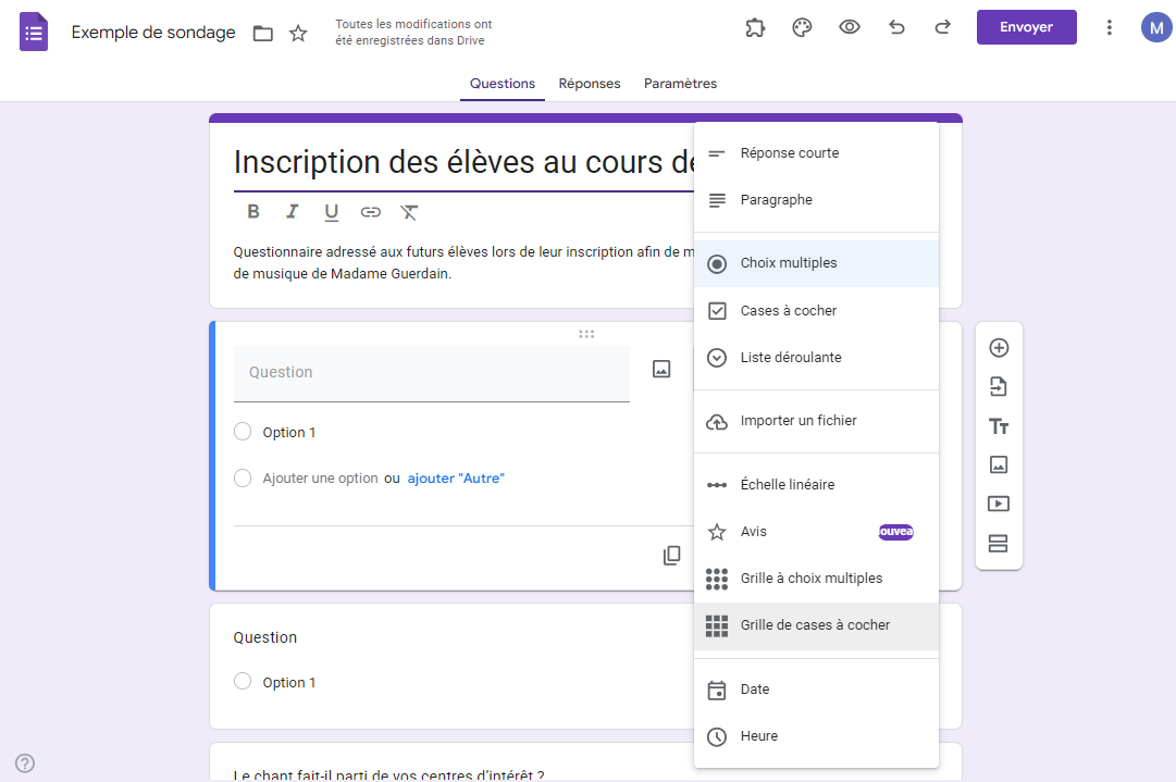 Capture d'écran du menu des propriétés du formulaire  dans Google Forms, où les utilisateurs peuvent choisir d'intégrer une grille de cases à cocher