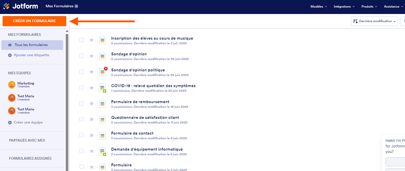 Capture d'écran du Générateur de formulaires Jotform avec une flèche pointant sur le bouton Créer un formulaire