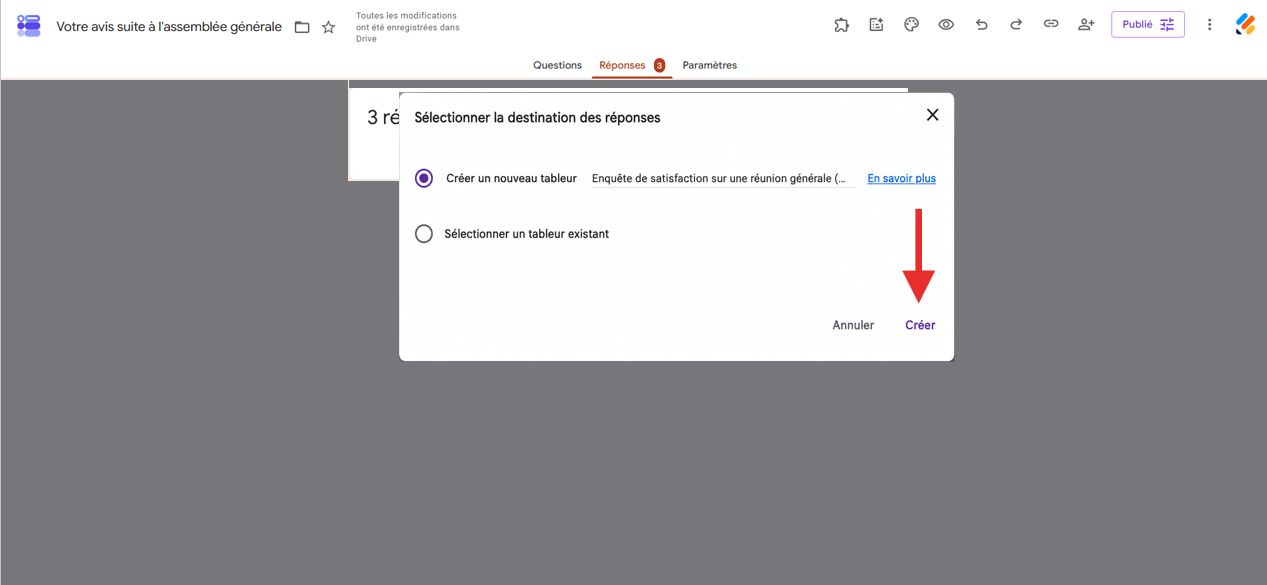 Capture d'écran de l'onglet Réponses dans Google Forms avec une fenêtre modale Sélectionner la destination des réponses et une flèche pointant vers Créer