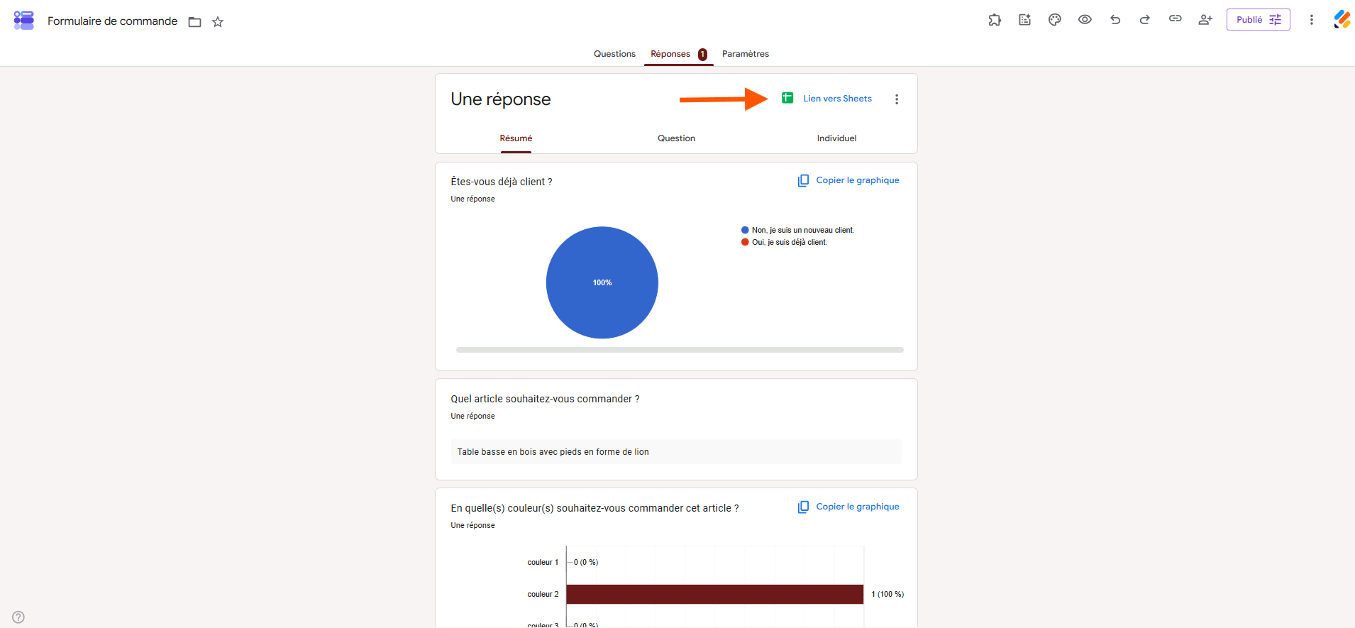 Capture d'écran du formulaire Google Forms et de l'onglet Réponses avec une flèche pointant vers Lien vers Sheets