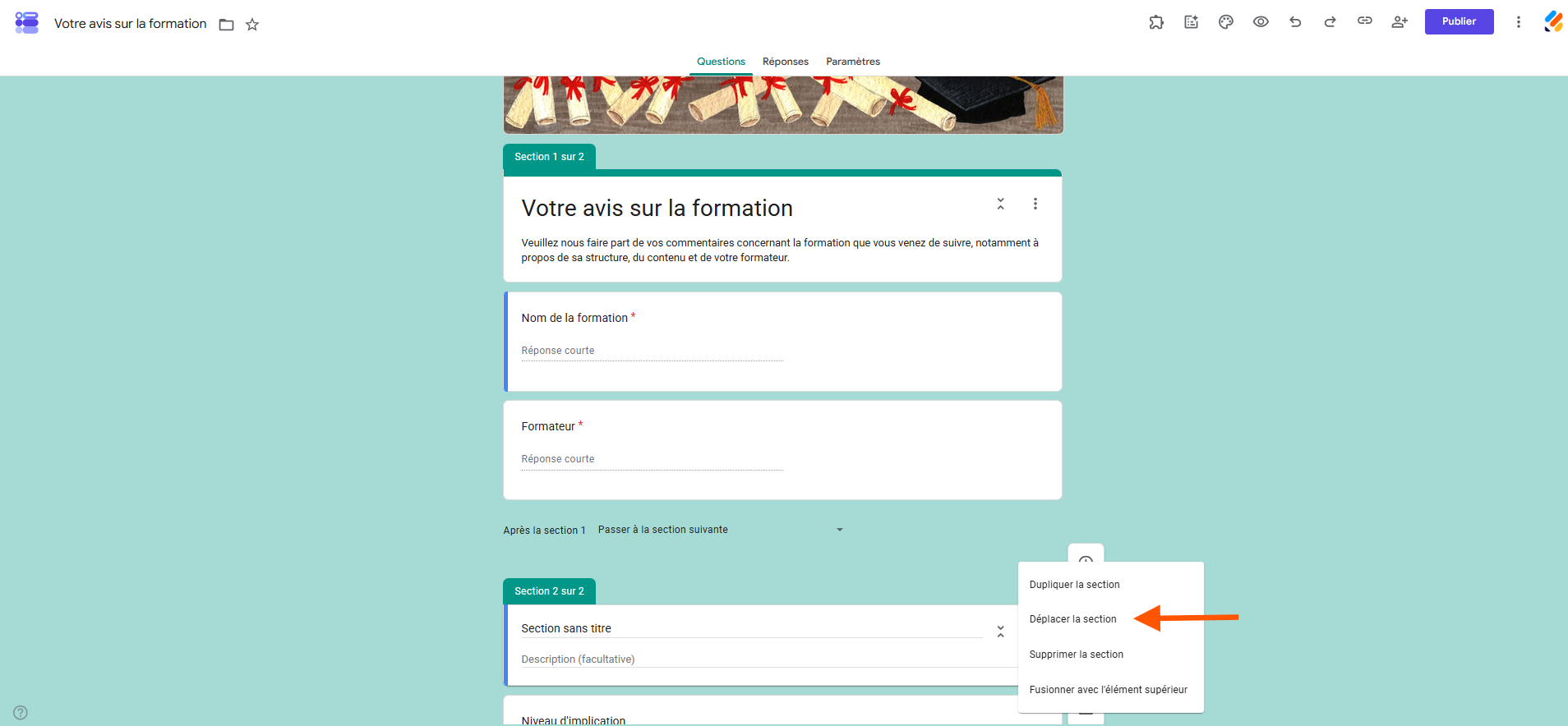 Capture d'écran d'un formulaire avec section dans Google Forms avec une flèche pointant vers Déplacer la section
