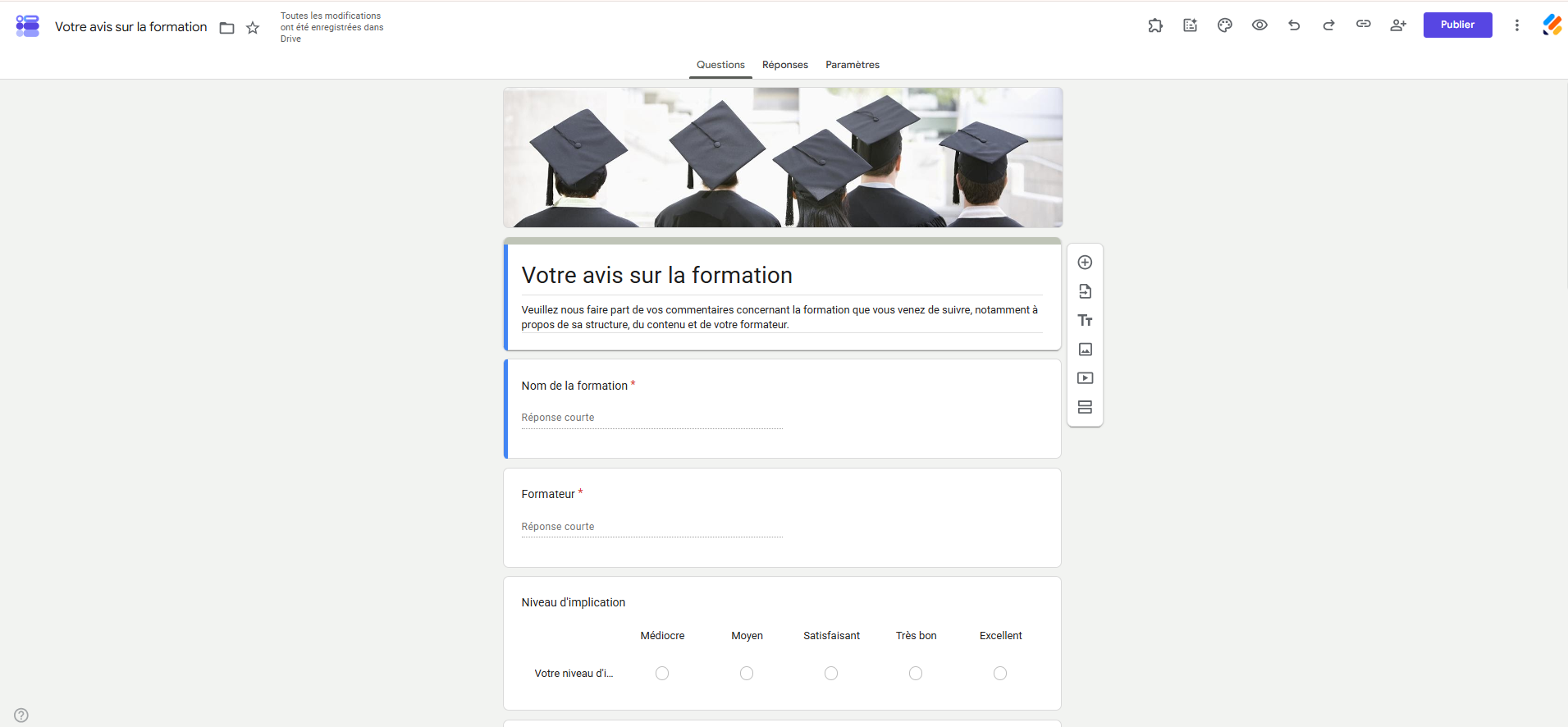 Capture d'écran d'un formulaire dans Google Forms avec le nouveau thème