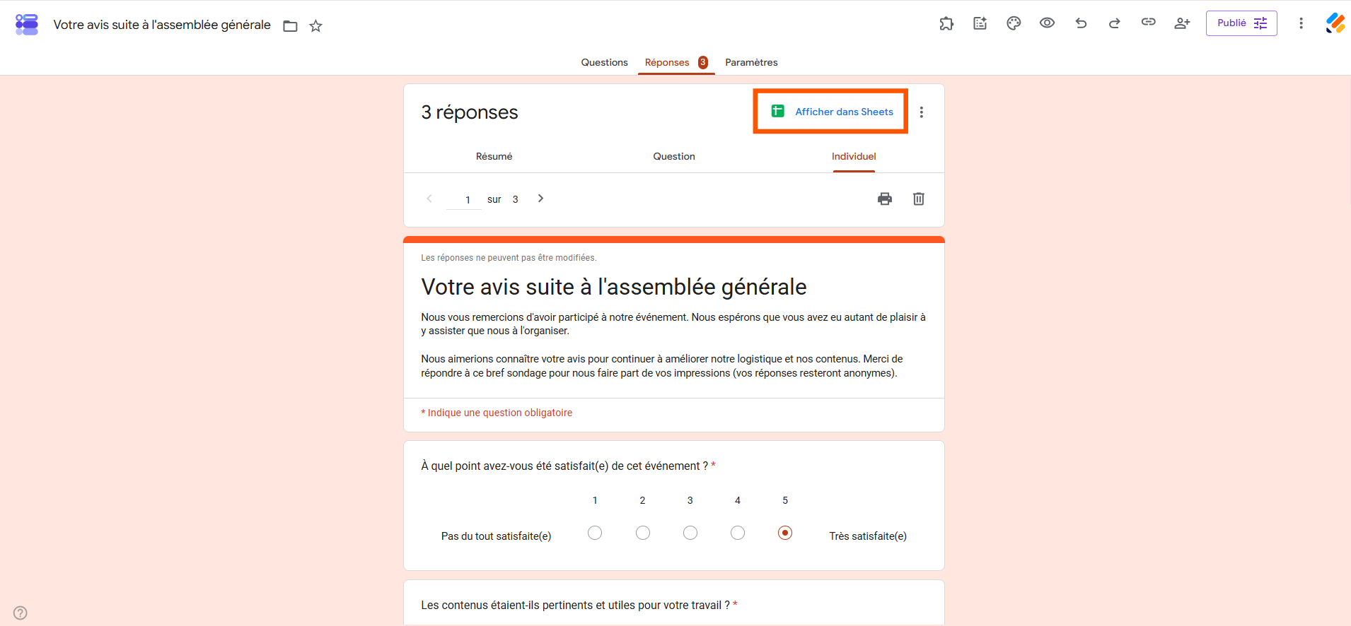 Capture d'écran de l'onglet Réponses d'un formulaire Google Forms Publié avec un encadré autour de Afficher dans Sheets
