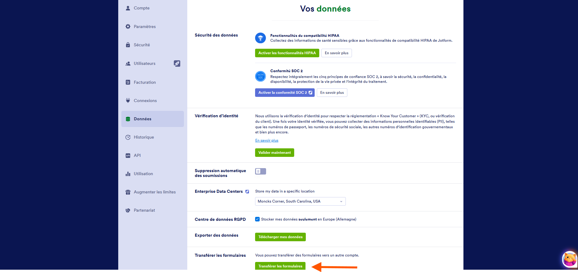 Capture d'écran de la page Données du compte Jotform avec une flèche pointant vers Transférer les formulaires
