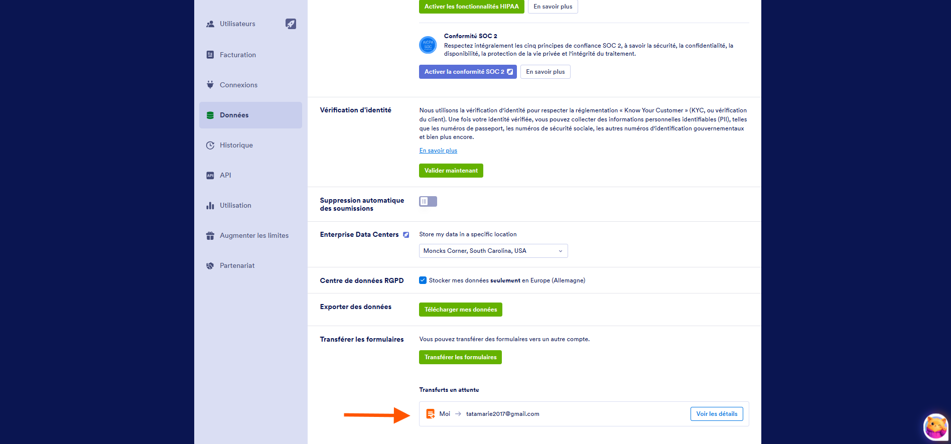 Capture d'écran de la page Données du compte Jotform avec une flèche pointant vers Transferts en attente