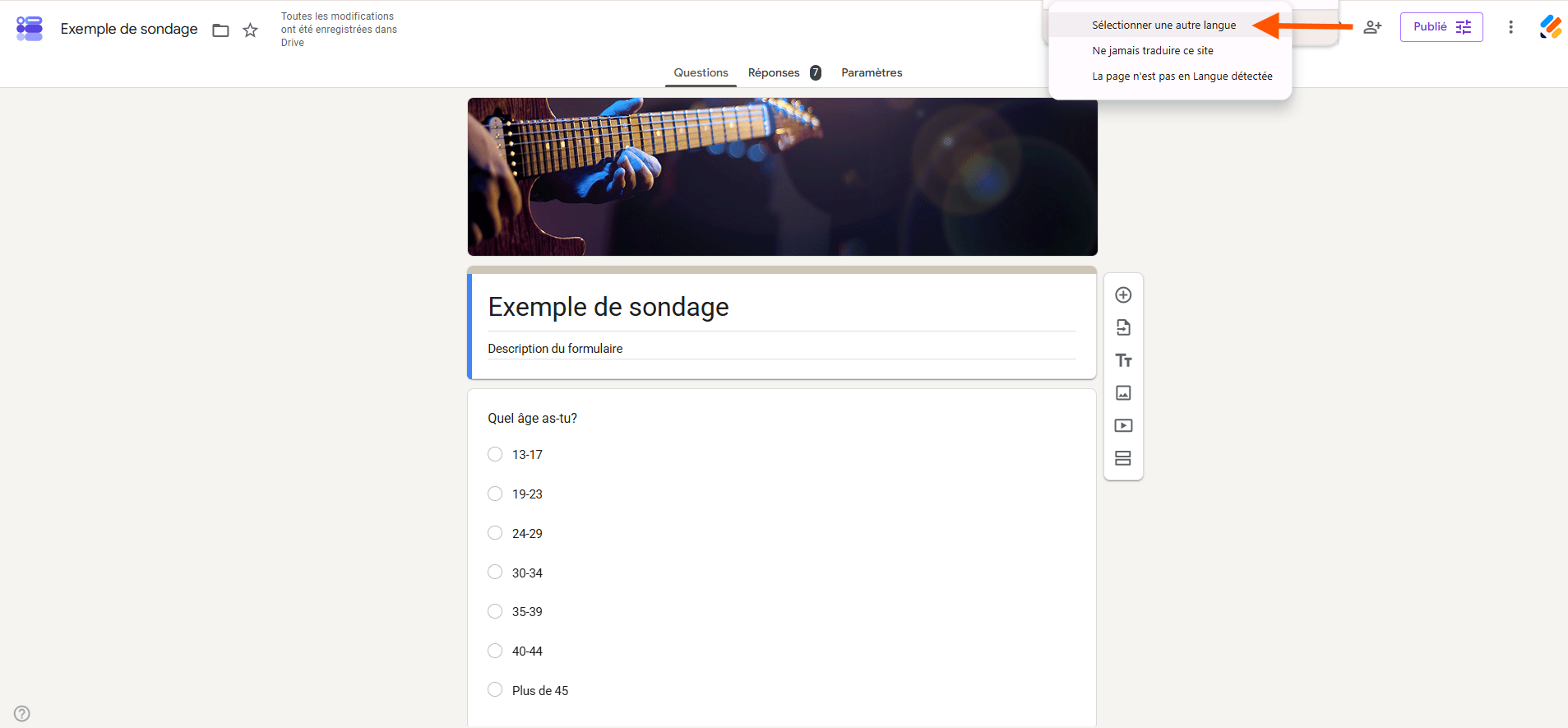 Capture d'écran d'un formulaire Google Forms avec une flèche pointant vers Sélectionner une autre langue