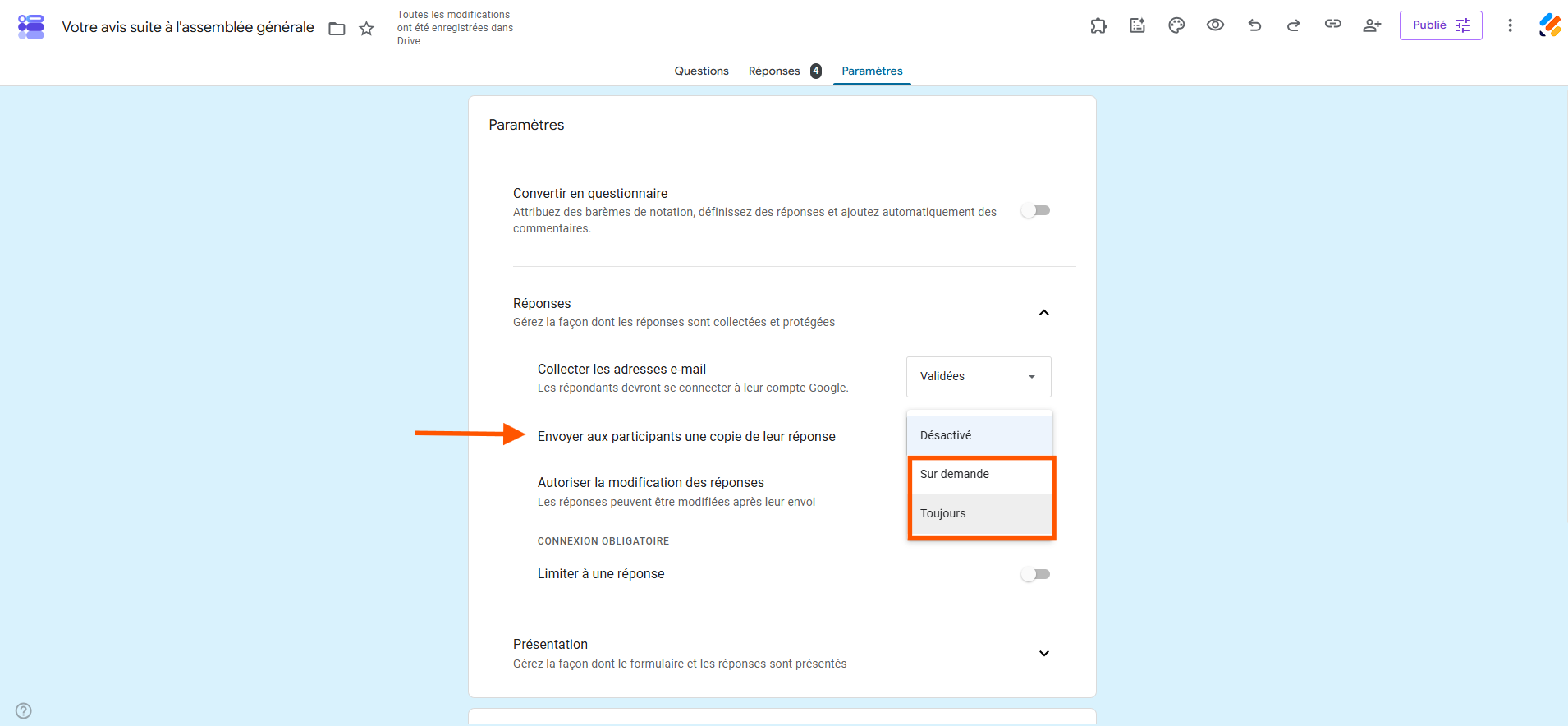 Capture d'écran de l'onglet Paramètres dans Google Forms avec une flèche en regard de Envoyer aux répondants une copie de leur réponse et un encadré autour des options Sur demande et Toujours