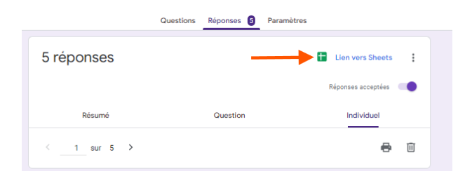 Capture d'écran de l'onglet Réponses avec une flèche pointant vers l'icône Lien vers Sheets dans Google Forms