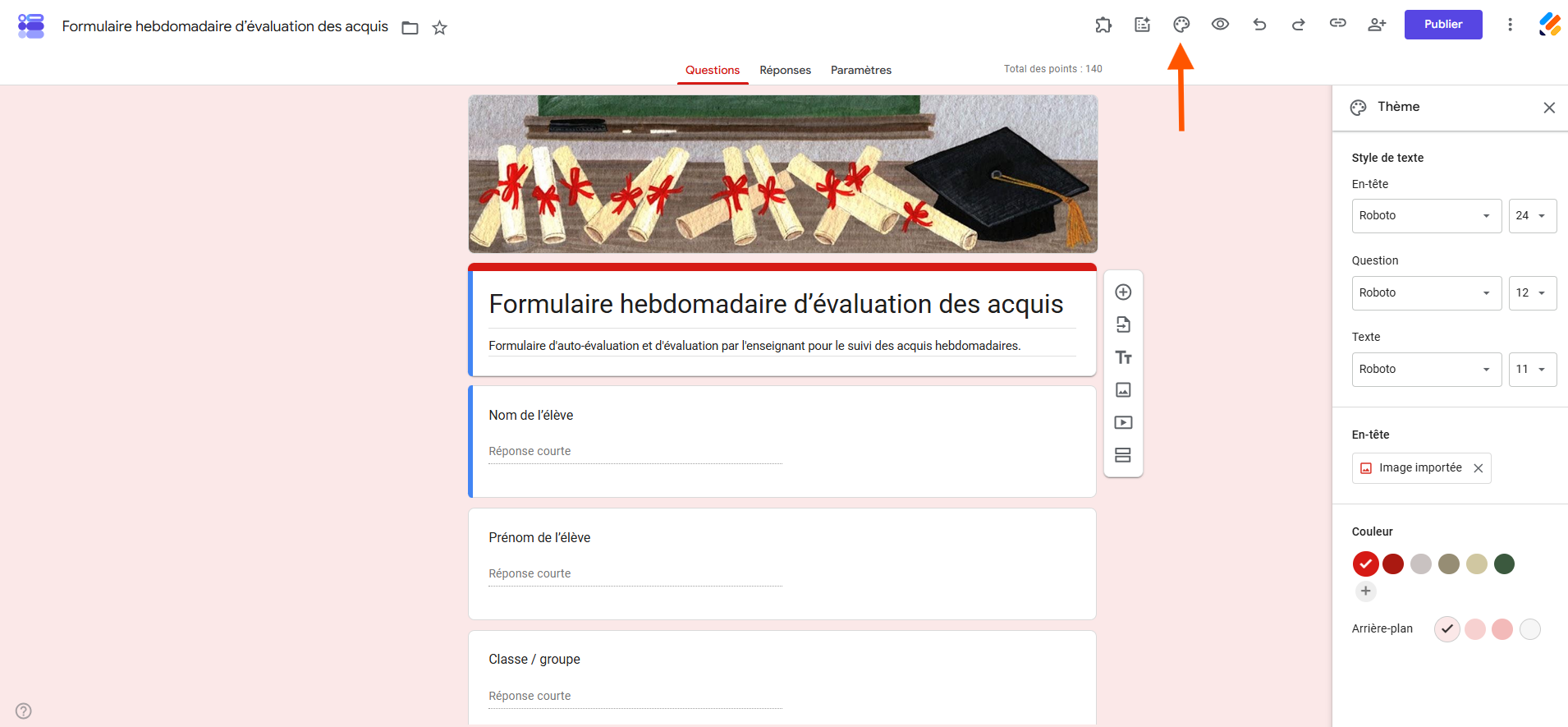 Capture d'écran du panneau de personnalisation du thème Google Forms avec une flèche vers l'icône de palette de couleurs