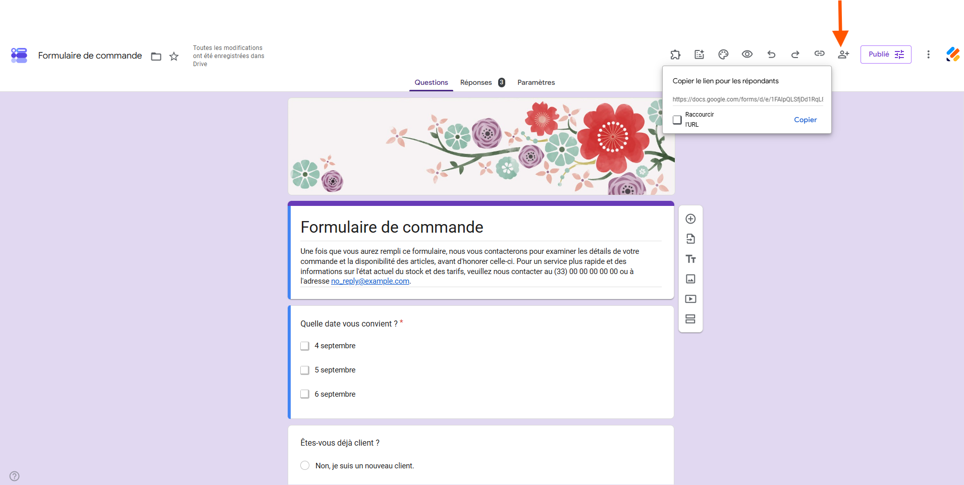 Capture d'écran du formulaire dans Google Forms avec une flèche vers l'icône Partager et l'URL du formulaire qui s'affiche