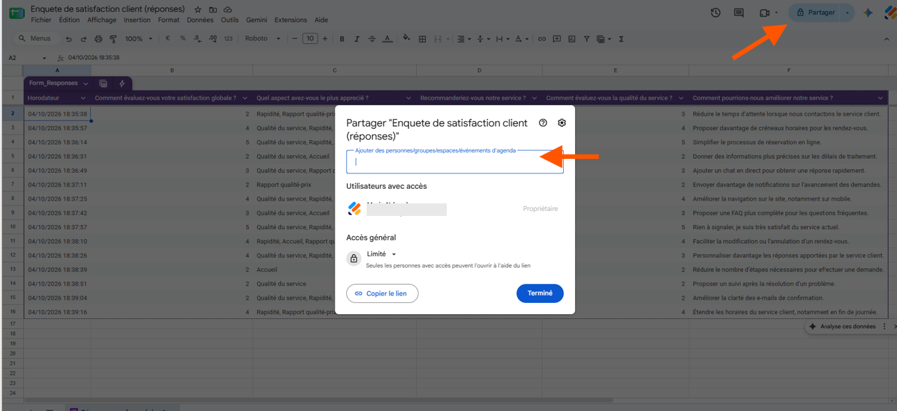 Capture d'écran de la fenêtre Partager dans le tableau Google Sheets avec une flèche vers Partager er une autre vers le champ de saisie des adresses email