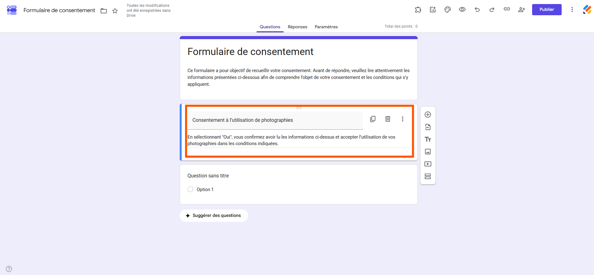 Capture d'écran d'un formulaire en création dans Google Forms avec un encadré autour du titre et de la description qui ont été ajoutés