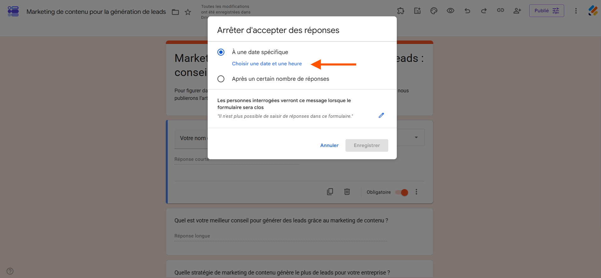 Capture d'écran de la fenêtre Arrêter d'accepter des réponses avec une flèche pointant vers Choisir une date et une heure