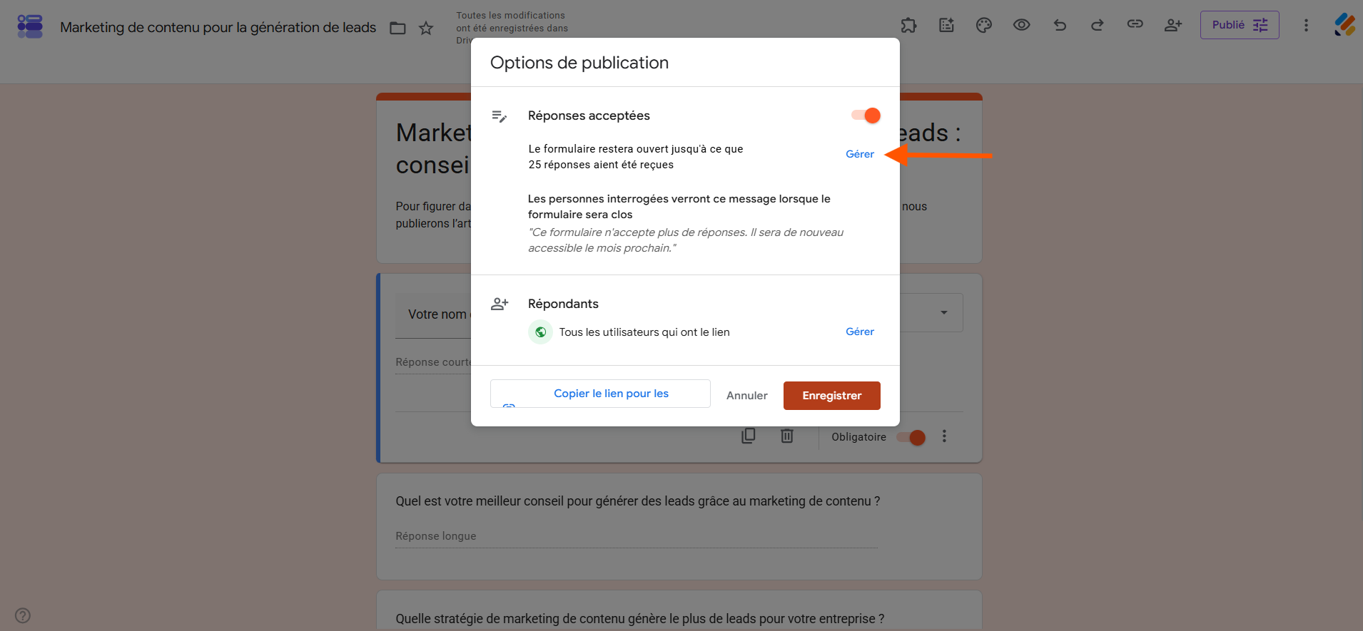 Capture d'écran de la fenêtre Options de publication dans Google Forms avec une flèche vers Gérer