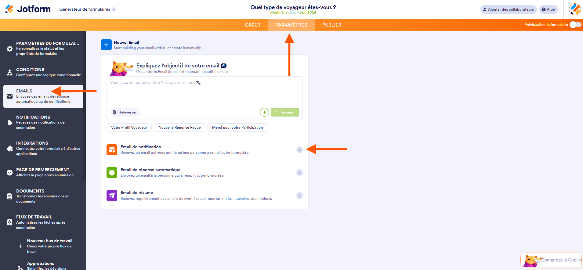 Capture d'écran de la page Nouvel email dans le Générateur de formulaires Jotform, avec une flèche pointant vers Paramètres, une autre vers Emails à gauche et une troisième vers Email de notification