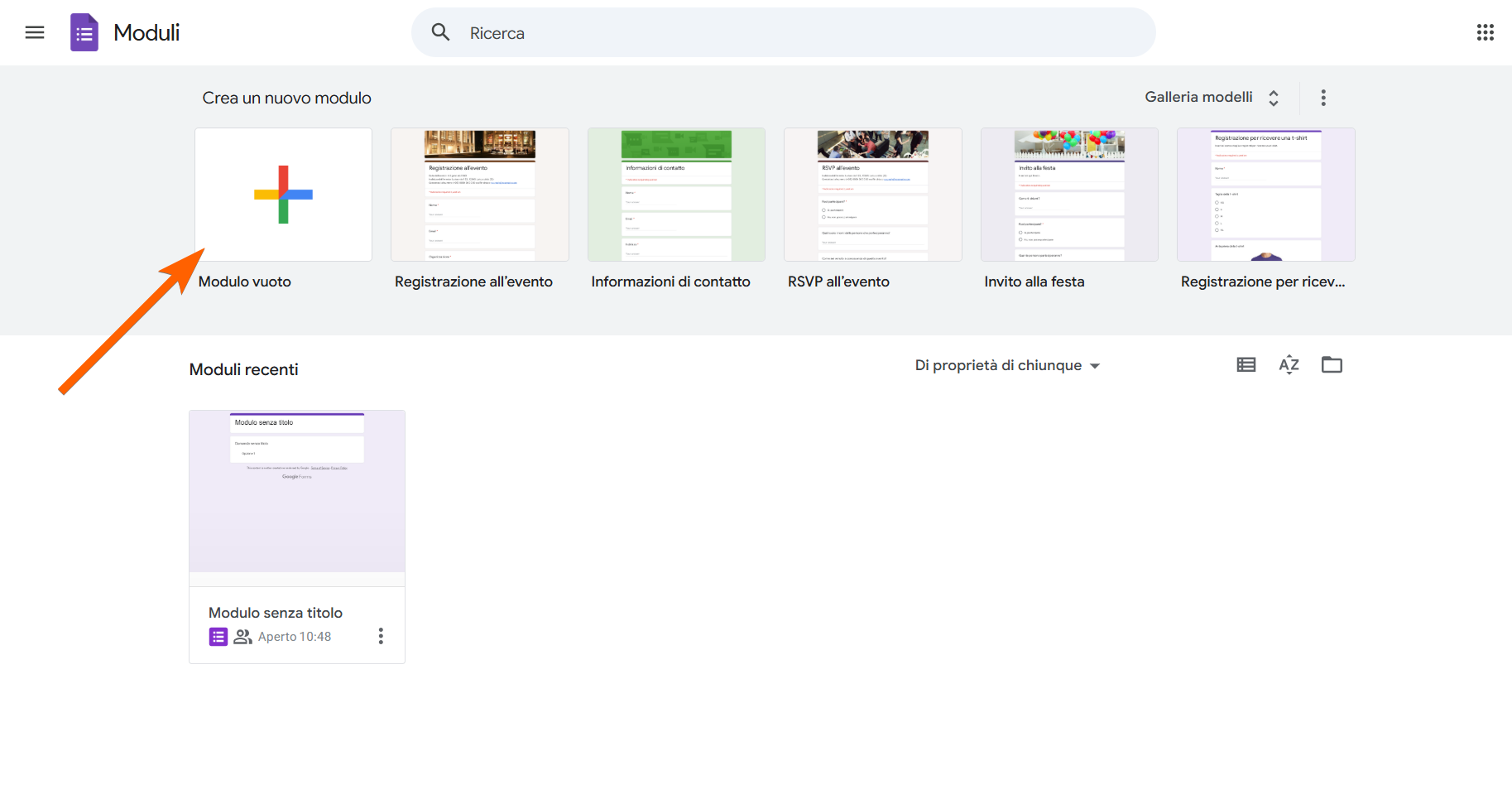 Screenshot che mostra una freccia che indica Modulo Vuoto nella Homepage di Google Form
