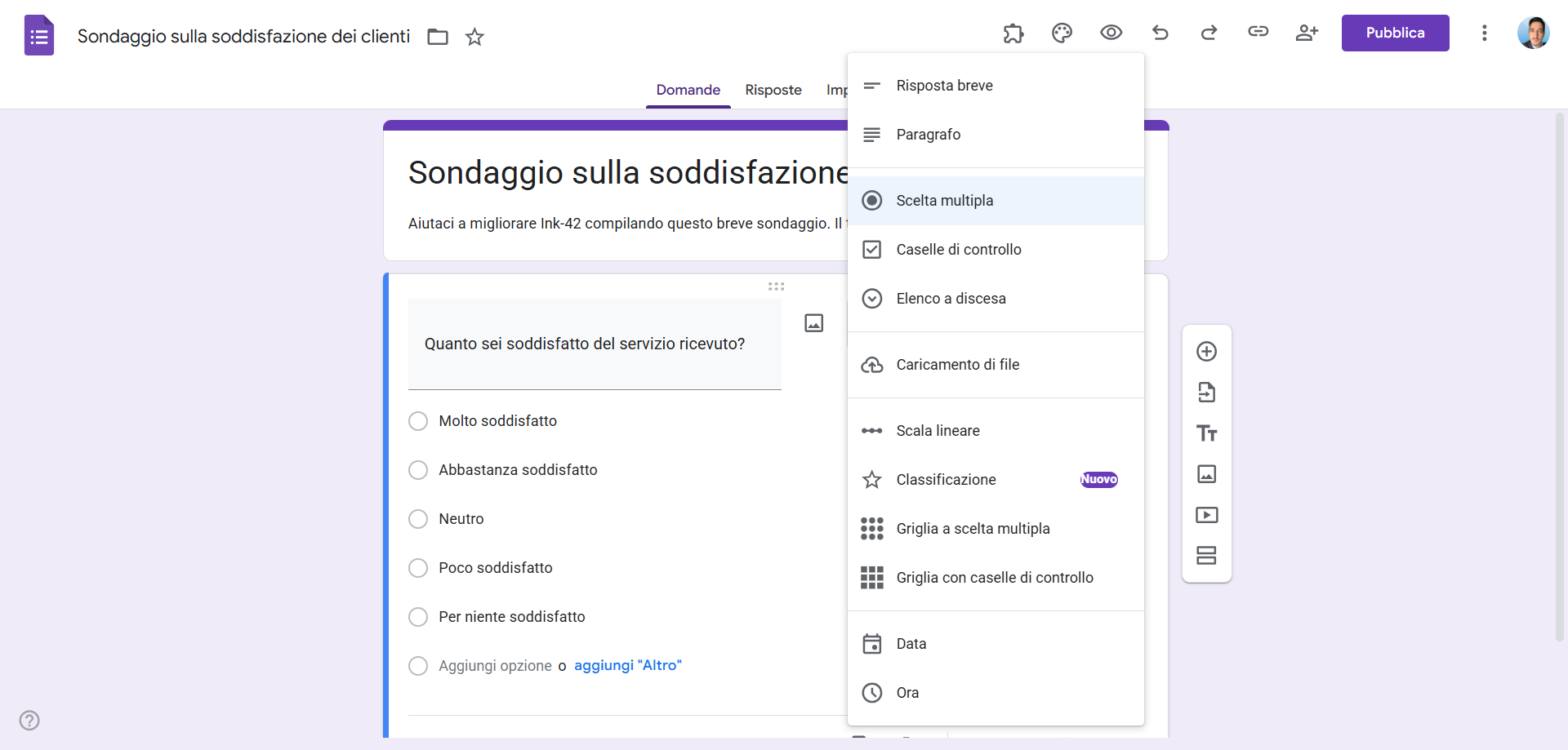 Screenshot che mostra il creatore di moduli di Google Forms con il menu dei tipi di risposta aperto