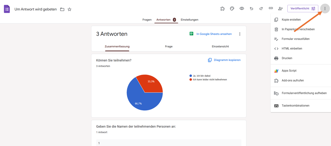 Screenshot eines Google Formulars, bei dem das Drei-Punkte-Menü geöffnet und die Option Add-ons abrufen ausgewählt ist