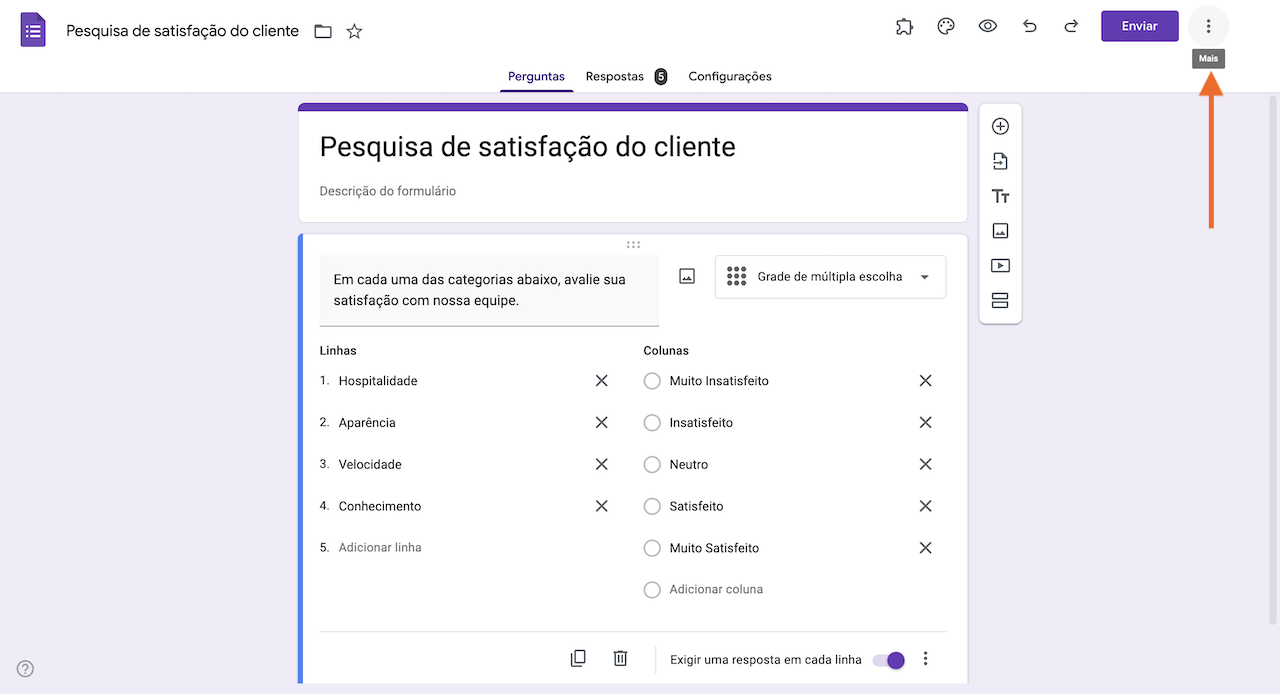 Clicando nos três pontos no canto superior direito da página no Formulários Google
