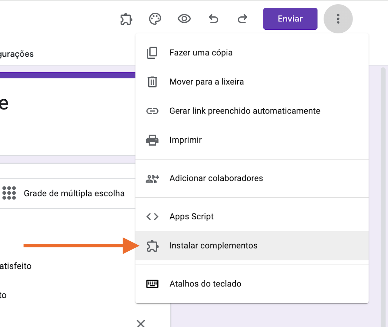 Clicando na opção Instalar complementos no menu suspenso do Formulários Google