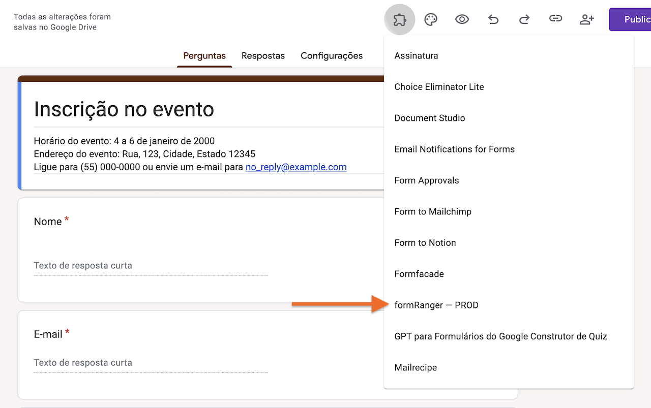 Captura de tela de um formulário do Google com o menu Complementos aberto e uma seta apontando para a opção "Form Ranger"