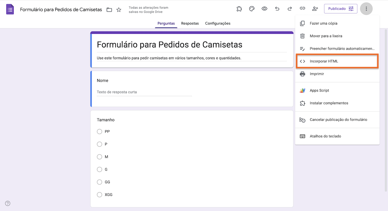 Interface do Formulários Google acessando o menu Mais e clicando em Incorporar HTML