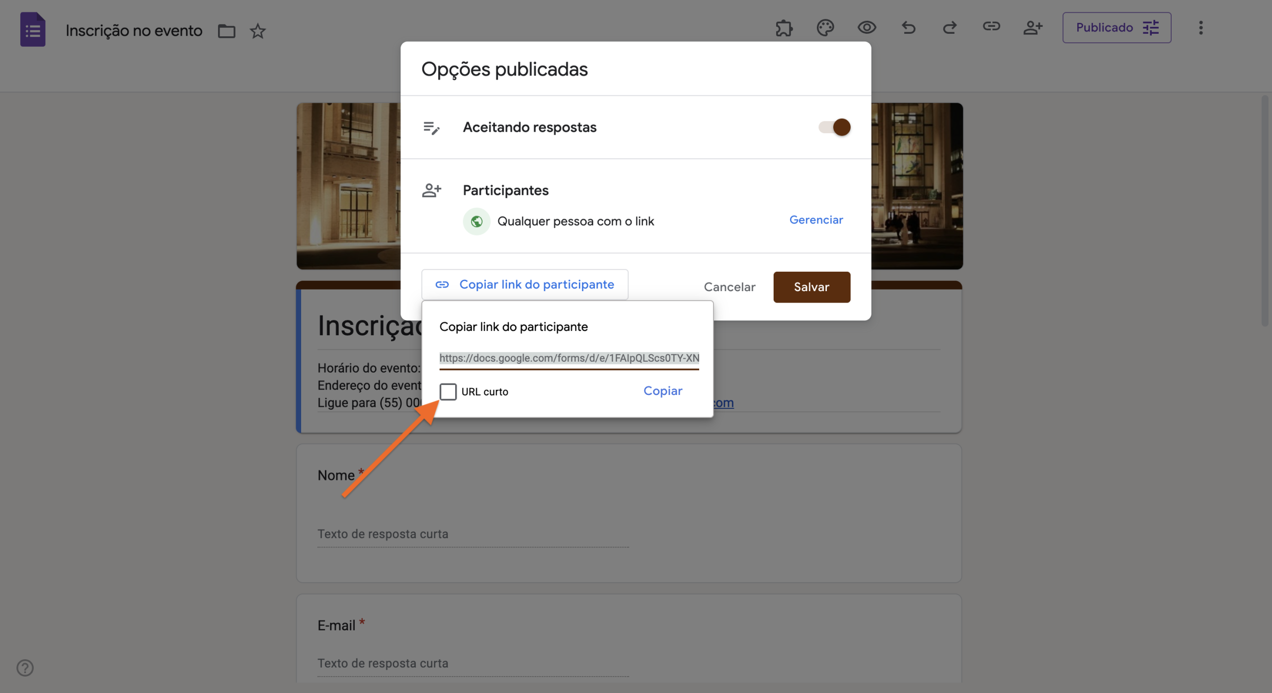 Captura de tela da interface do Formulários Google destacando a opção URL curto