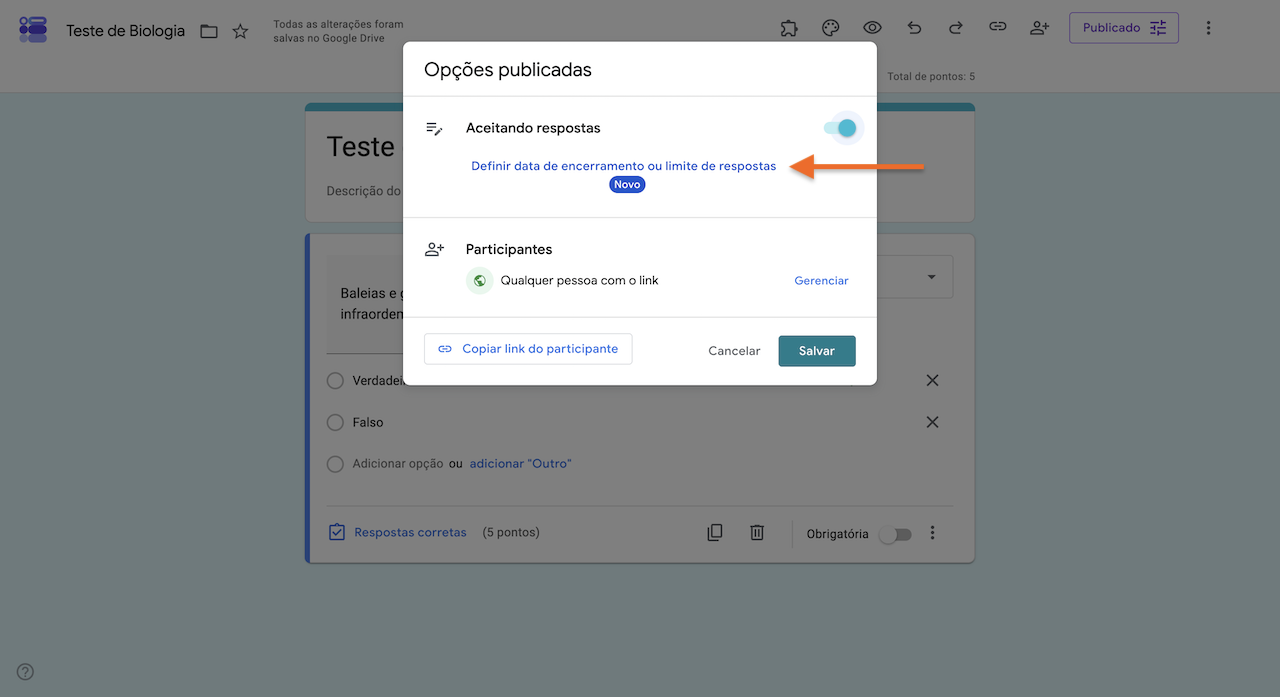 Opções publicadas do Formulários Google, com a opção "Definir data de encerramento ou limite de respostas" destacada