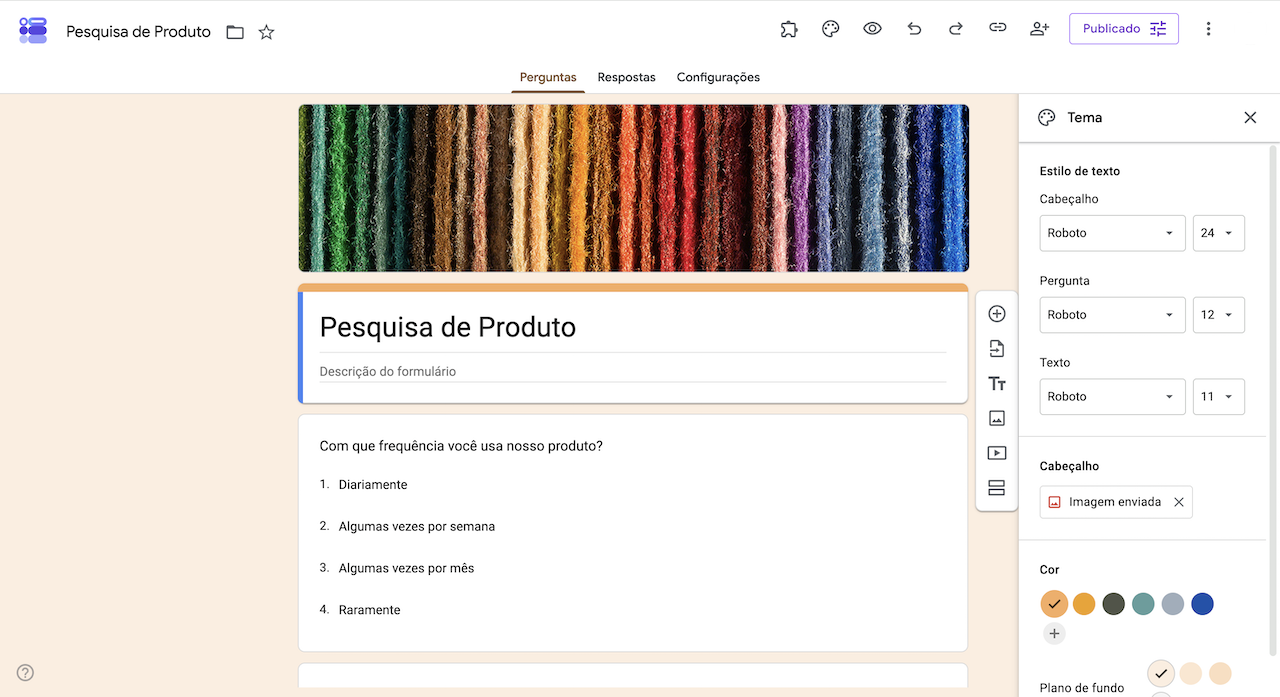 Formulário "Pesquisa de Produto" com o painel "Tema" aberto, exibindo as opções de estilo de texto, cabeçalho, cores e plano de fundo