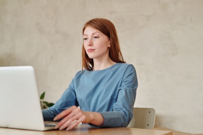 What is a keyword recognition-based chatbot?