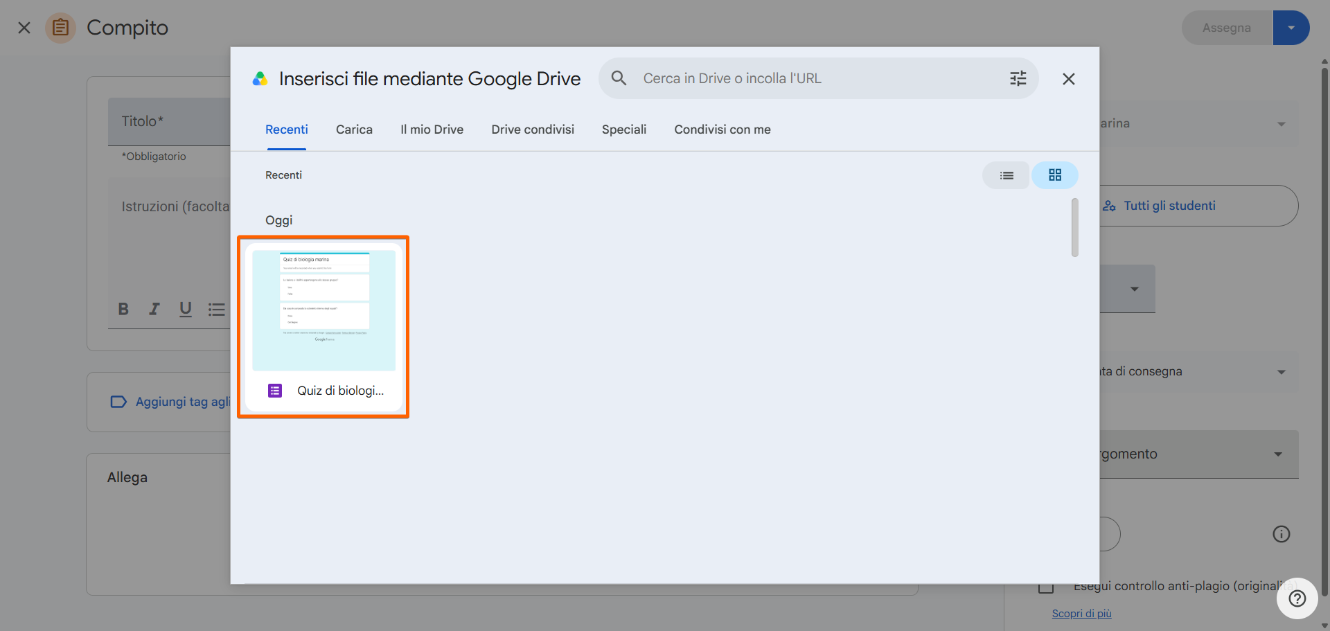 Screenshot di Google Classroom con un riquadro intorno al quiz del modulo Google allegato