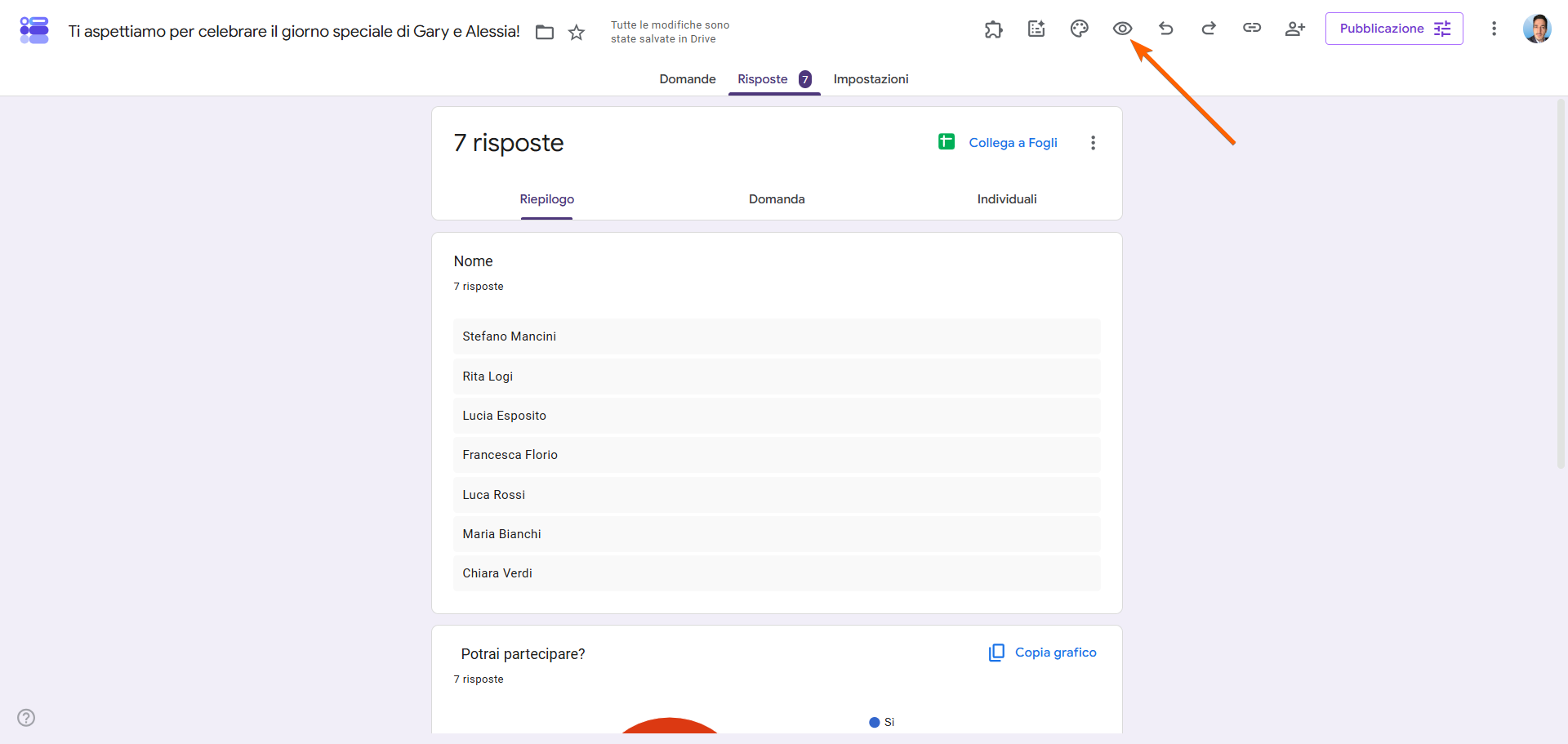 Screenshot del costruttore di Google Forms con una freccia che punta all'icona dell'occhio nel menu in alto a destra